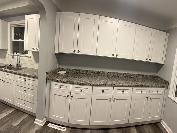 3rd image of 1568 Temple Ave