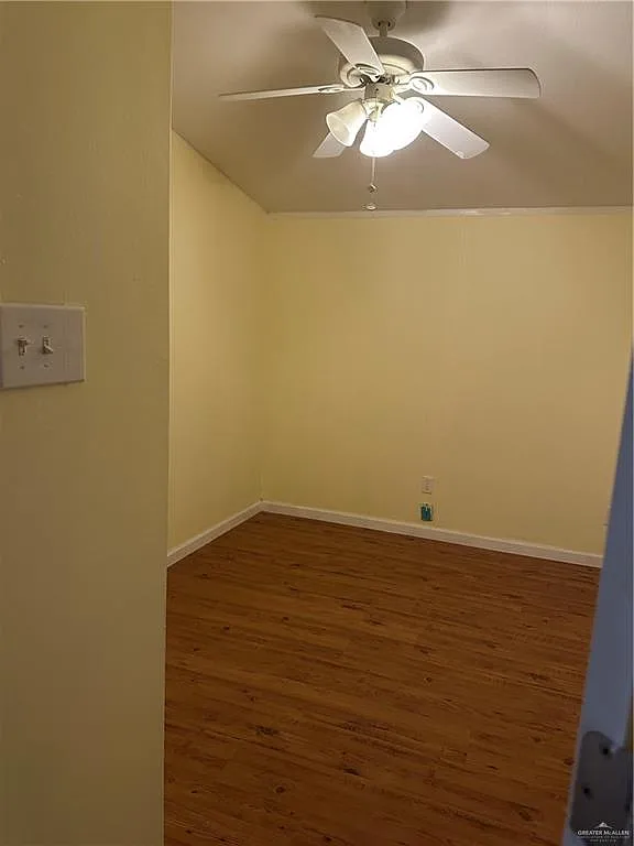 4 bed, 2.0 bath, 11422 sqft, $3,900 — Photo 4