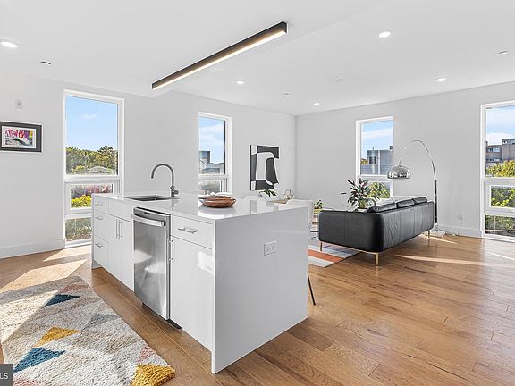 3rd image of 1501 N 31st St #314