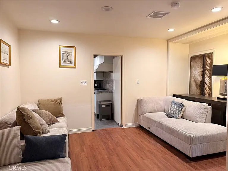 2500 Benedict Canyon Dr — Photo 18