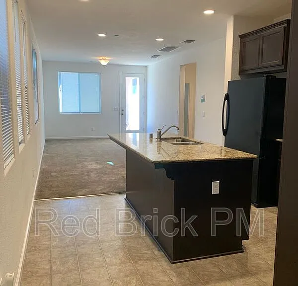 821 Tivoli Dr — Photo 4