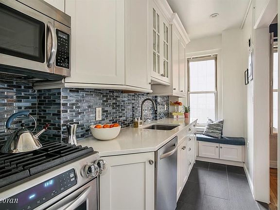 2nd image of 155 Henry St APT 1G