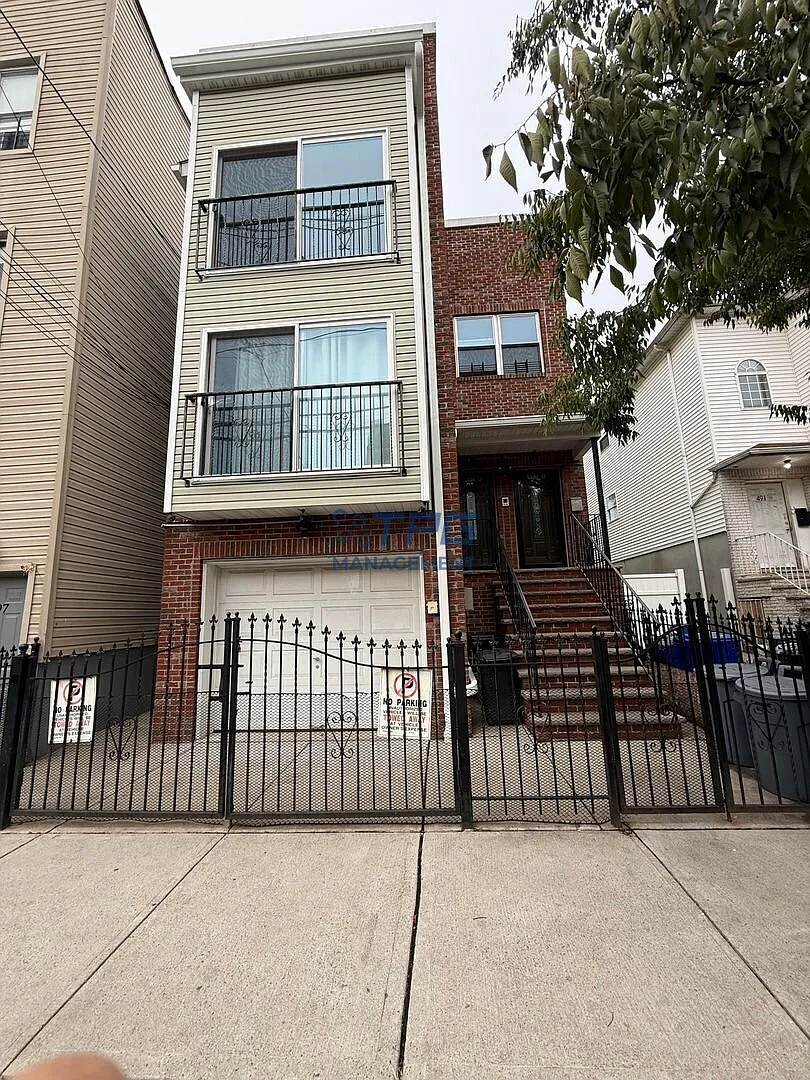 3 bed, 2.0 bath, 1500 sqft, $2,500 — Photo 1