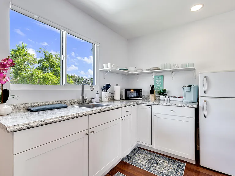 242 SW 9th St — Photo 30