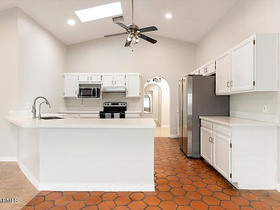 4th image of 6622 W LUPINE Avenue