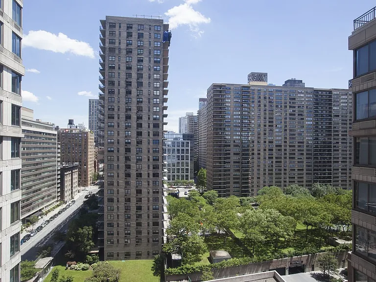 200 Riverside Blvd #14G — Photo 6