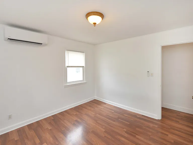 3-11 Lyons Ave — Photo 11