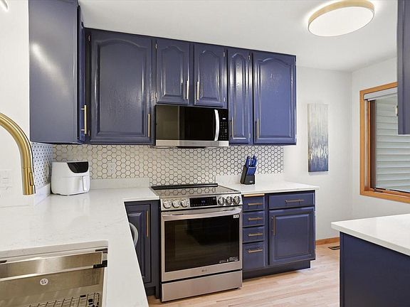5th image of 970 Oconomowoc PARKWAY