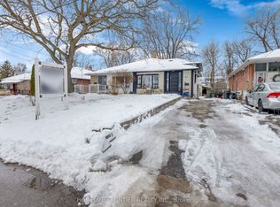 61 Sundial Cres, Toronto, ON M4A2J7