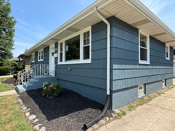 2nd image of 1407 N Woodlawn Ave