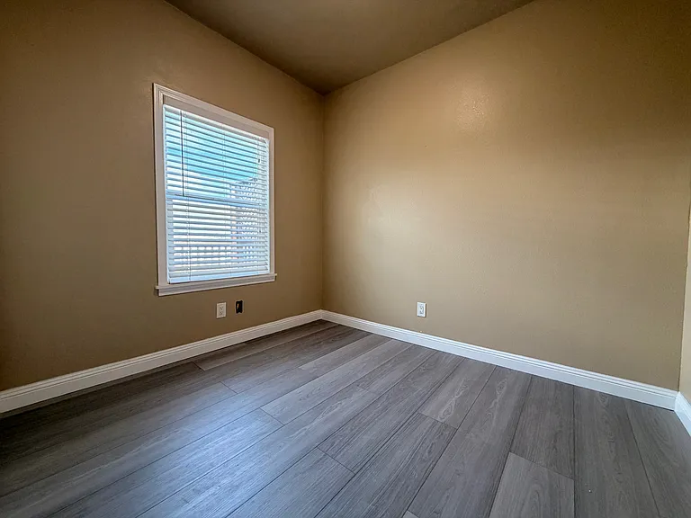 236 Chicago Way — Photo 6