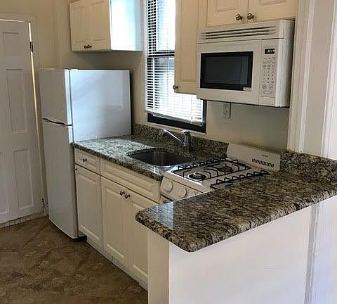 4th image of 3083 31st St #2F