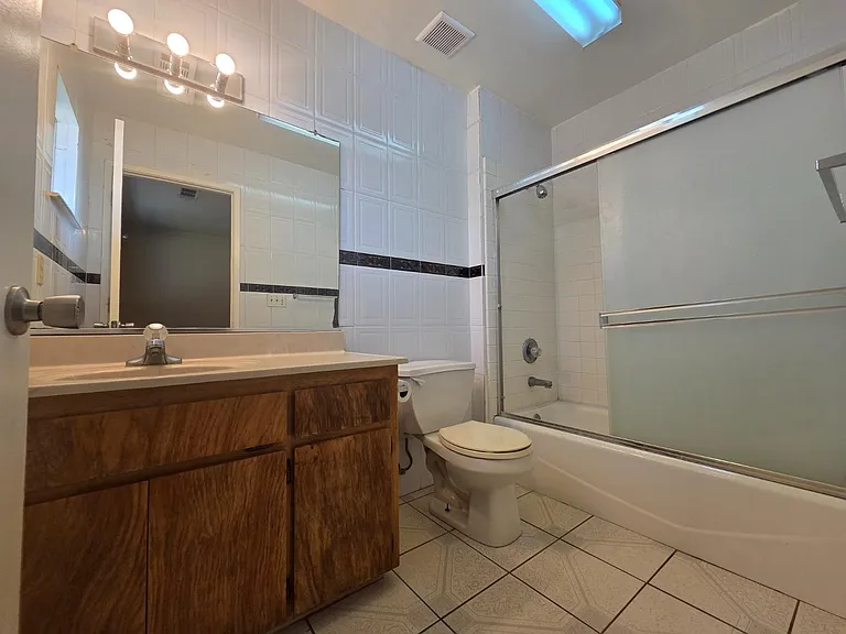 1199 Hawthorn St — Photo 14