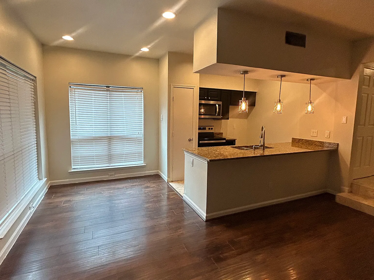 1 bed, 863 sqft, $1,700 — Photo 2