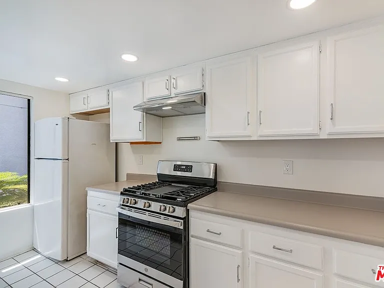 1931 Malcolm Ave #201 — Photo 8