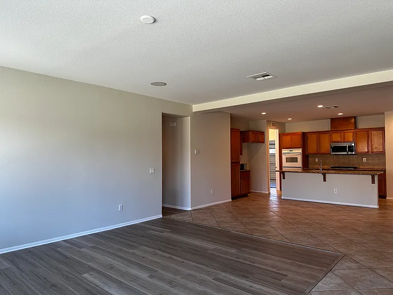 Emerald Ave — Photo 20