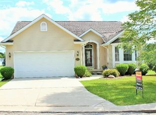 1192 Creek View Ct, Burton, MI
