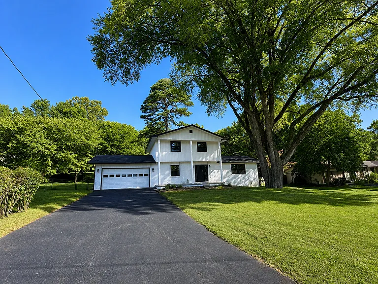 11917 Midhurst Dr — Photo 1