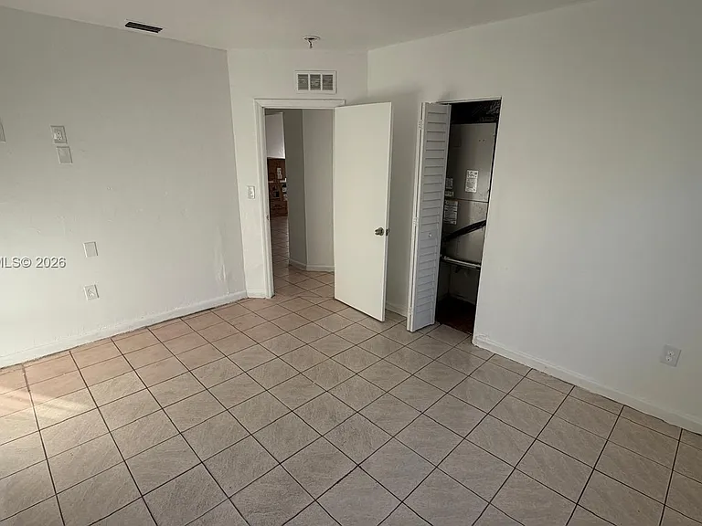 6345 N Miami Ave #FRONT — Photo 12