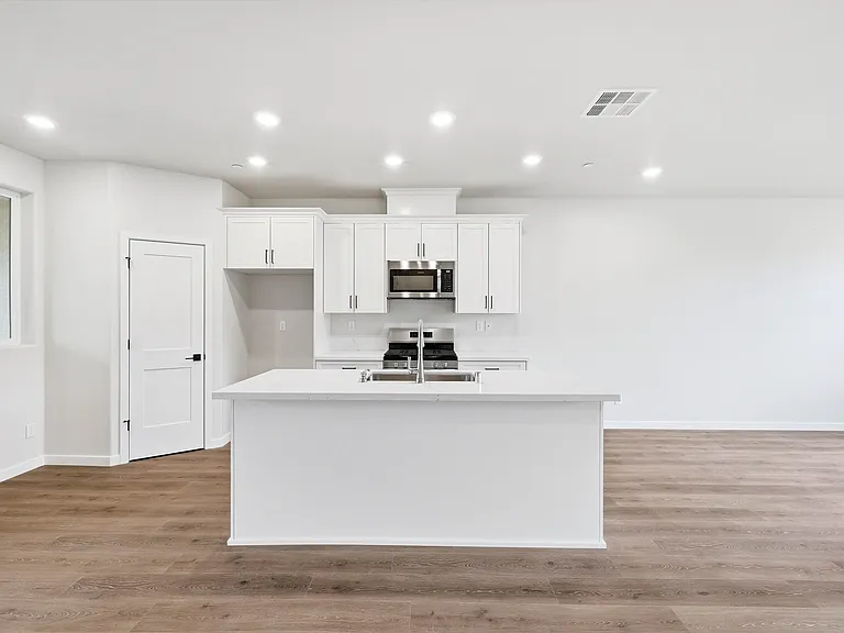 3818 E Commerce Way — Photo 3