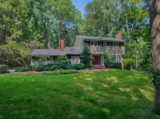 10 Thackery Ln, Mendham, NJ 07945