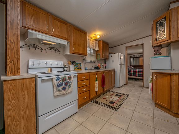 5th image of 60 Ridgeway Dr