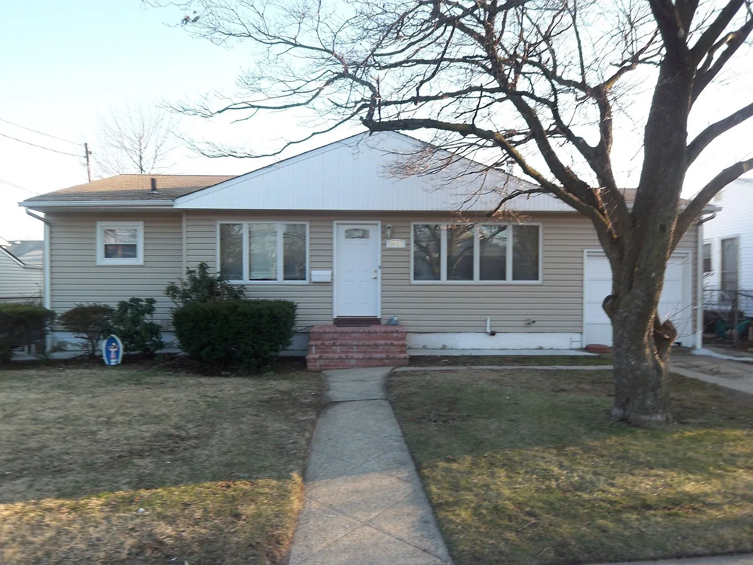 288 Boundary Ave photo 1