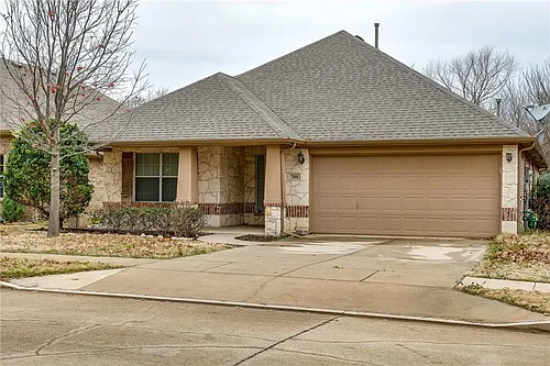 708 Creekside Dr Photo 1