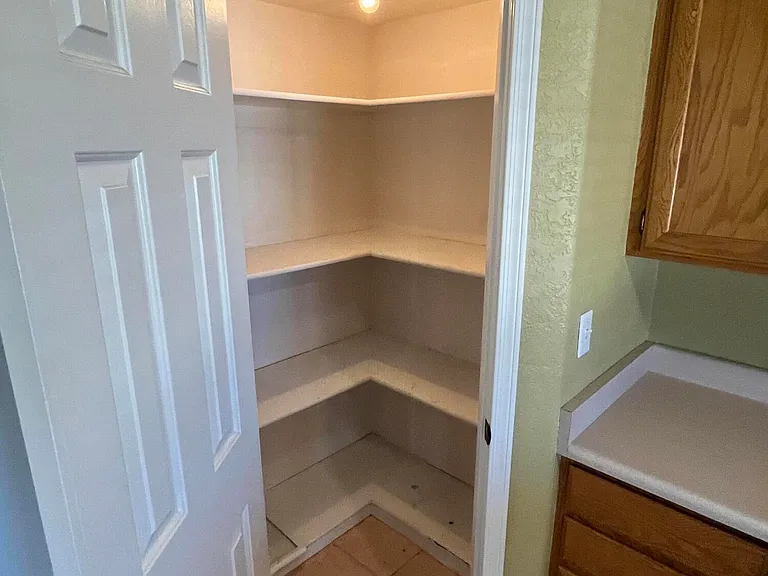 2557 Palisades Dr — Photo 7