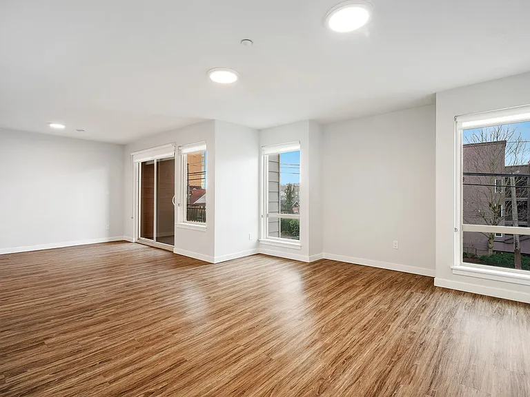 LYLA Eastlake Apartments — Photo 27