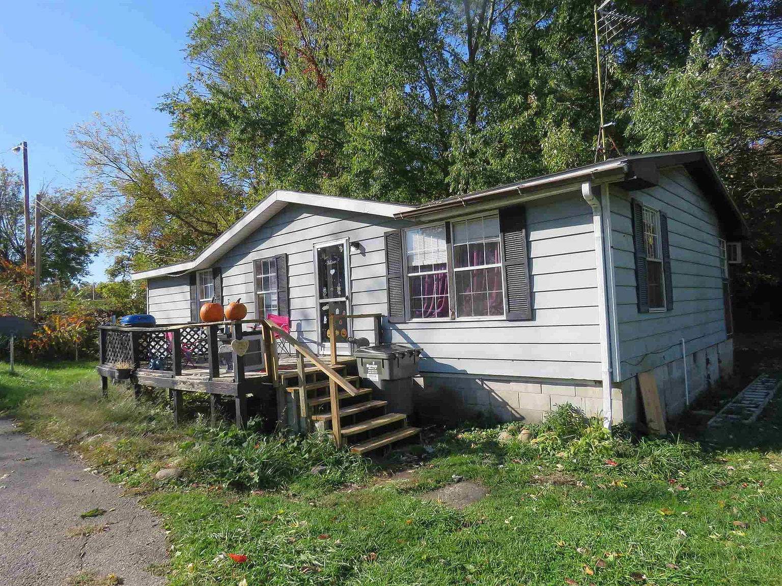 1315 N Shore Dr photo 1