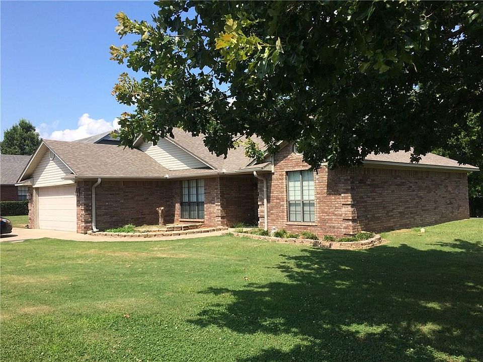 2nd image of 2200 Cardinal Ln