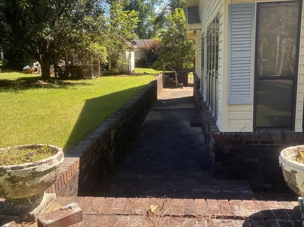 1100 Buena Vista Cir, Gadsden, AL 35904