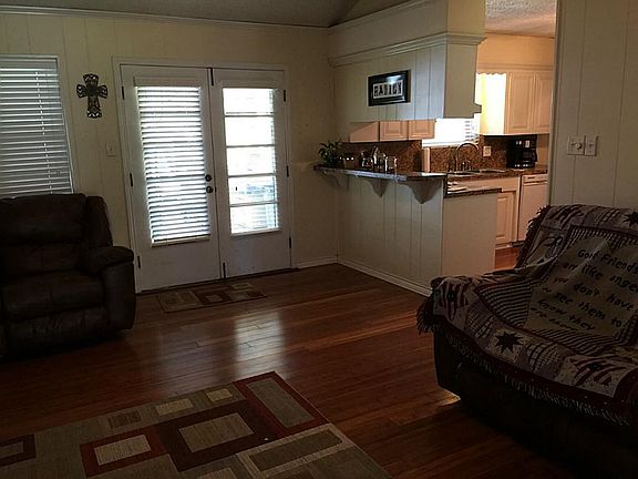 4th image of 309 Petunia St