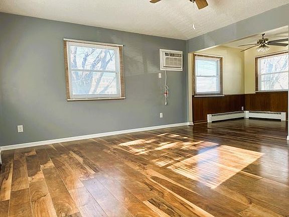 5th image of 403 8 1/2 Ave NW