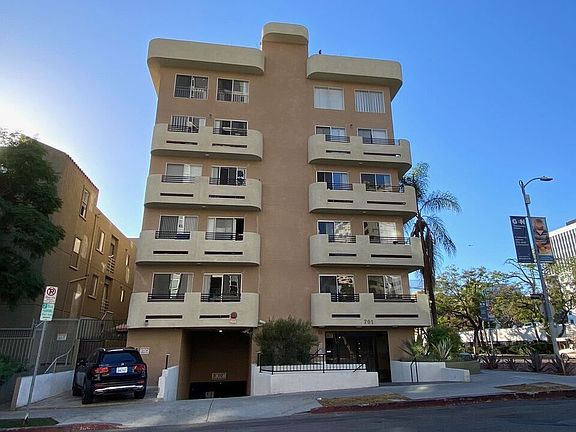 3rd image of 701 S Kingsley Dr APT 203
