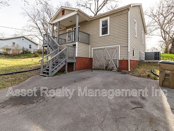3rd image of 218 W Columbia Ave
