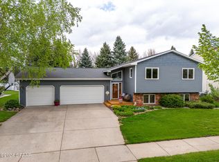3312 Primrose Ct, Grand Forks, ND 58201