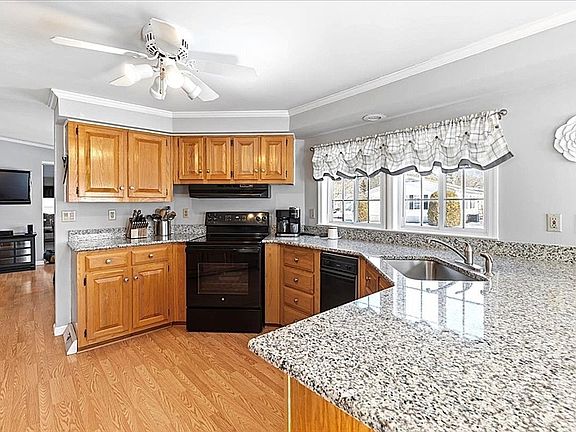 4th image of 4 Knollwood Dr
