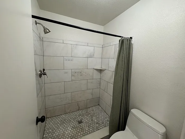 1618 E Sandra Ter — Photo 14