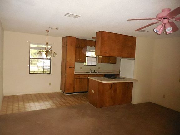 3rd image of 1946 Longview Dr