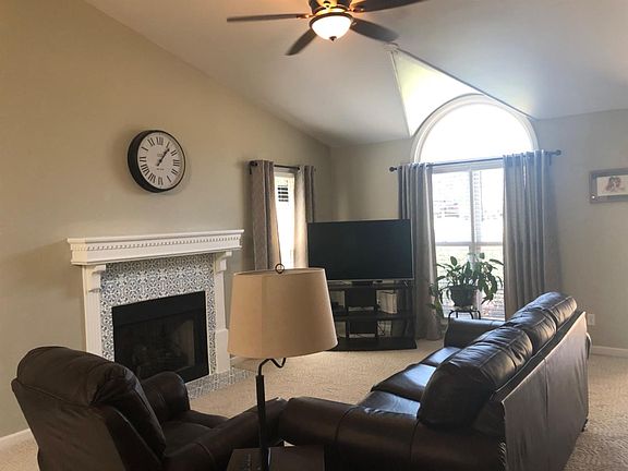 4th image of 302 Faye Ct