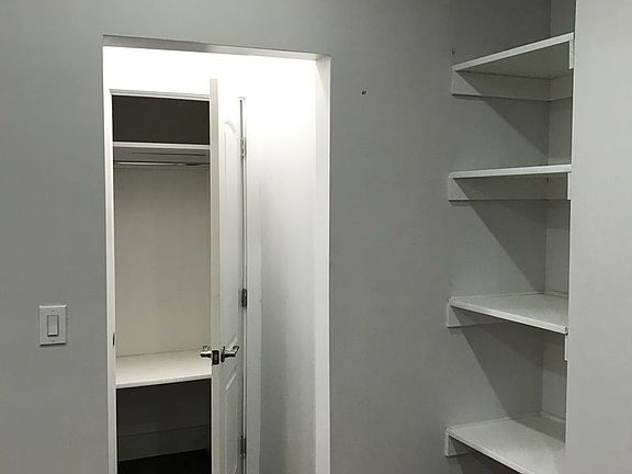 2nd image of 2121 Beekman Pl APT 3F