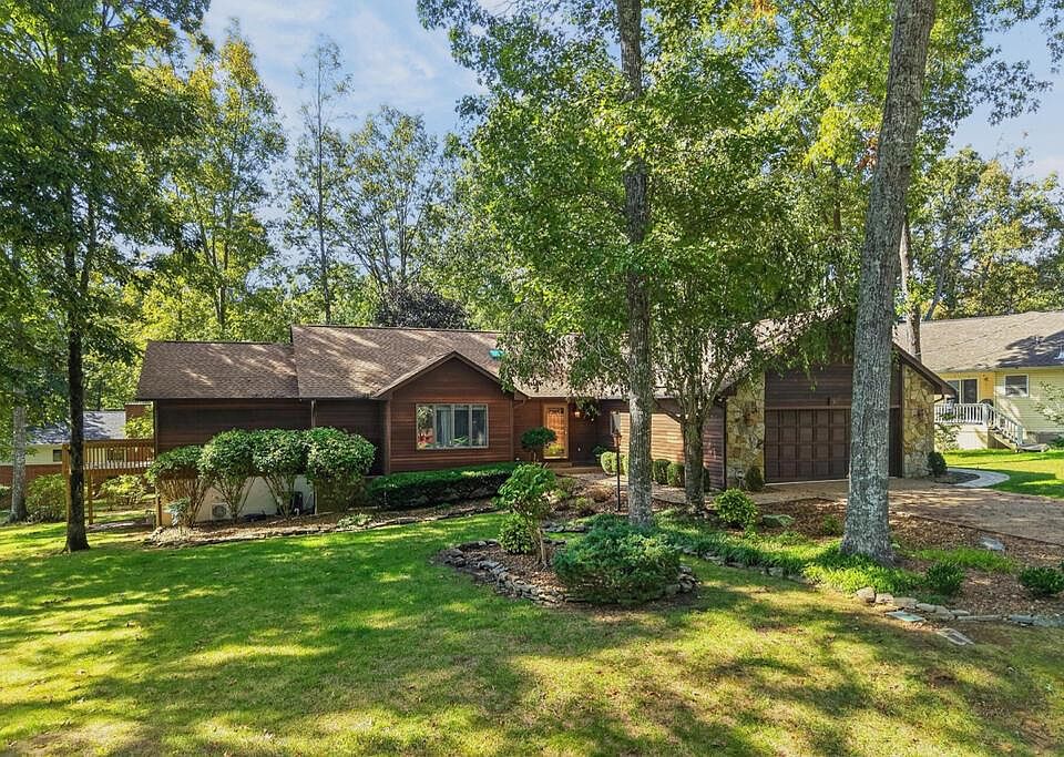 1st image of 22 Lakeside Cir
