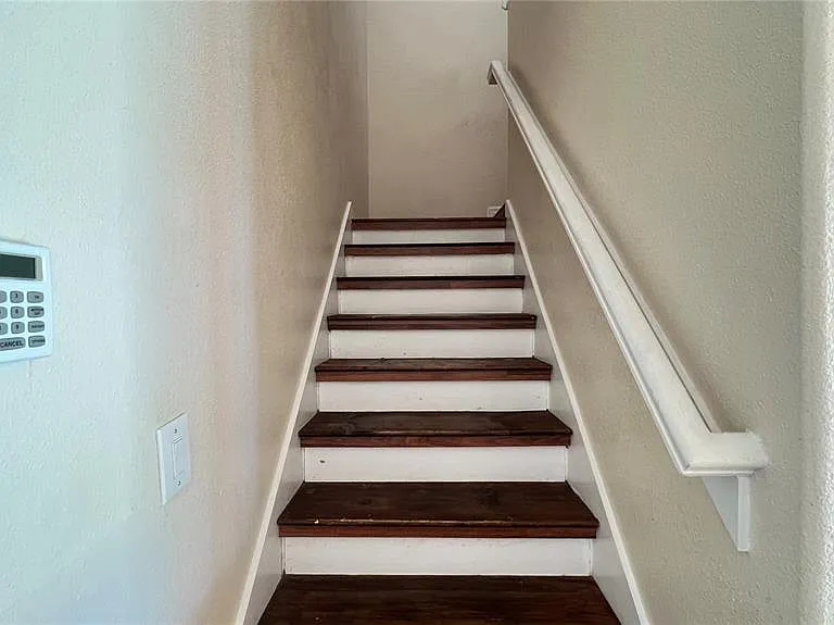806 Lost Grove Cir — Photo 35