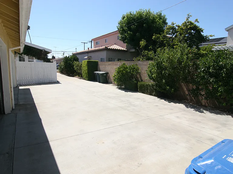 24604 Eshelman Ave — Photo 3