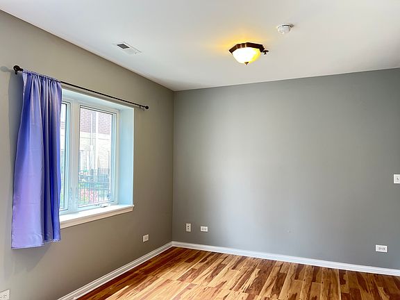 4th image of 2426 W 32nd Pl