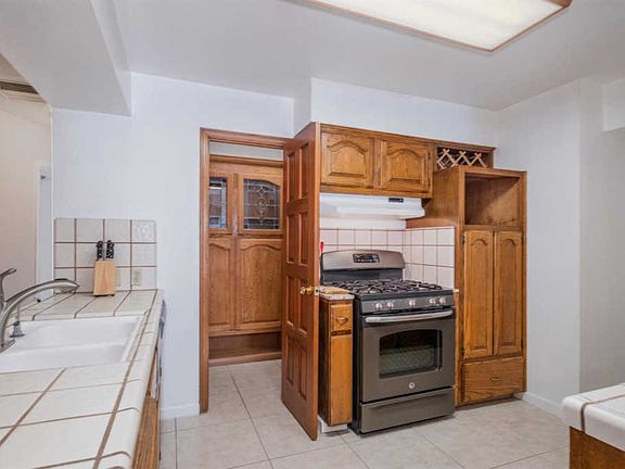 5th image of 1043 E Buckingham Way