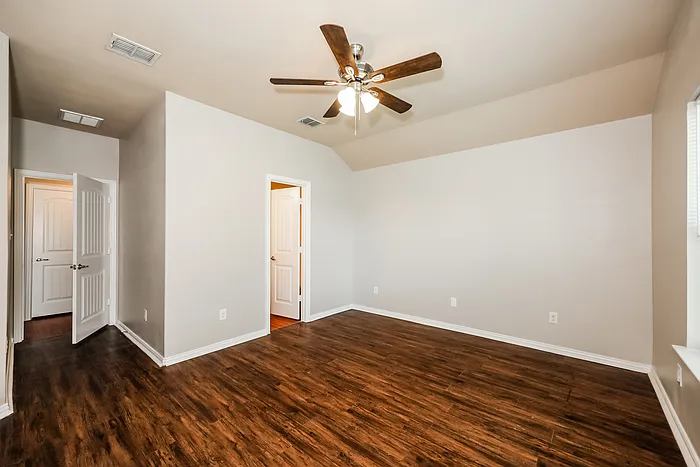 930 Haley Dr — Photo 10