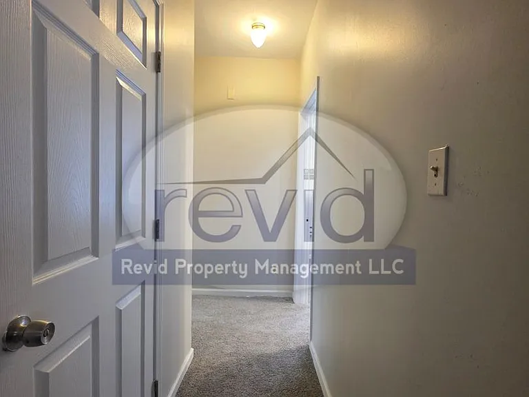 85 Evergreen — Photo 10